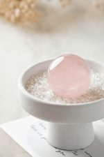 粉水晶球｜開啟心輪，吸引美好人緣、貴人與幸福